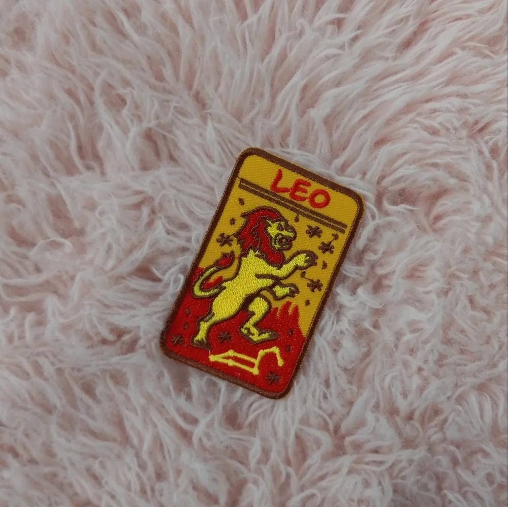 ❣️LEO astrology tarot card iron-on patch! Rare! So cute! Nwot - Picture 2 of 6